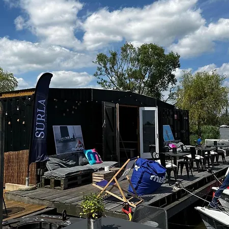 Houseboat Isola