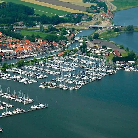Houseboat Isola بوتيل